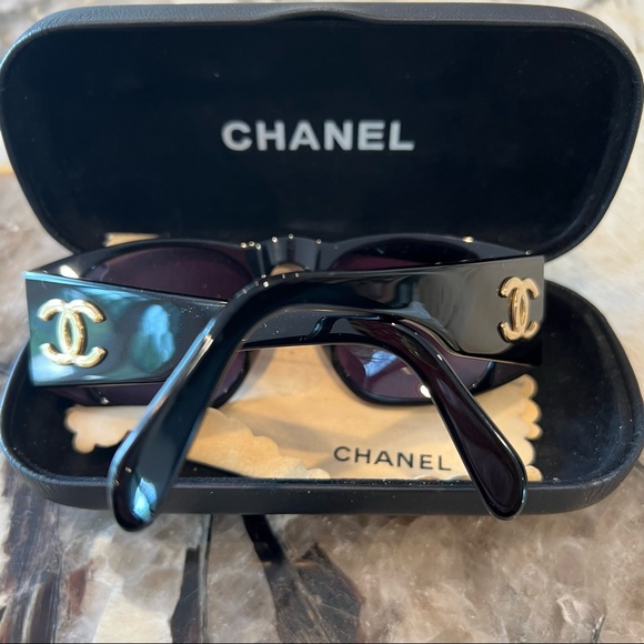 VINTAGE EUCChanel Authentic Sunglasses With Case No Scratches no sign of wear - Picture 2 of 13